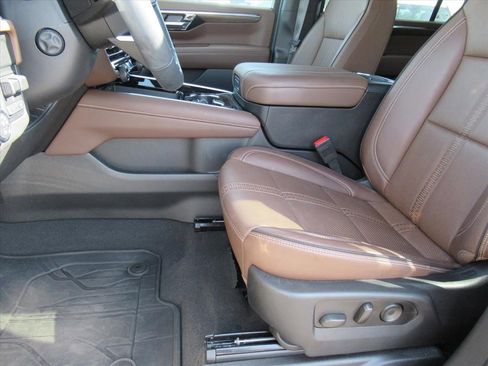 Certified 2025 Chevrolet Suburban High Country image 19