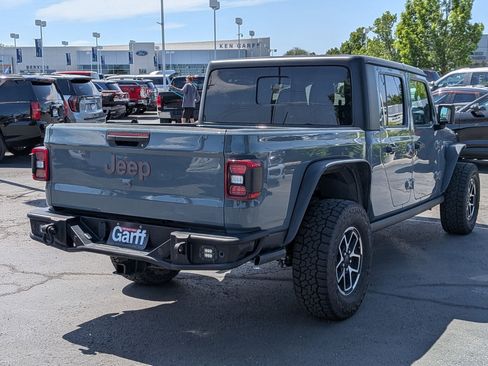 Used 2024 Jeep Gladiator Rubicon w/ Steel Bumper Group AWD/4WD image 3