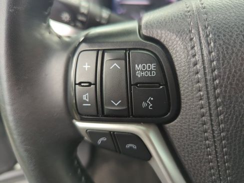 Used 2019 Toyota Highlander Limited FWD image 14