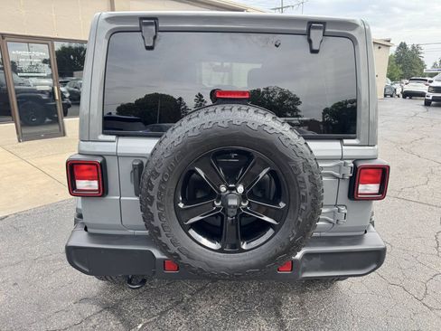 Used 2021 Jeep Wrangler Unlimited Sahara AWD/4WD image 5