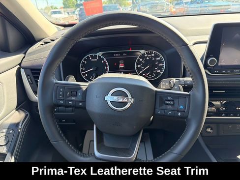Used 2025 Nissan Rogue SV w/ SV Premium Package FWD image 18