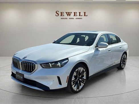 Certified 2025 BMW 530i xDrive w/ Premium Package AWD/4WD image 1