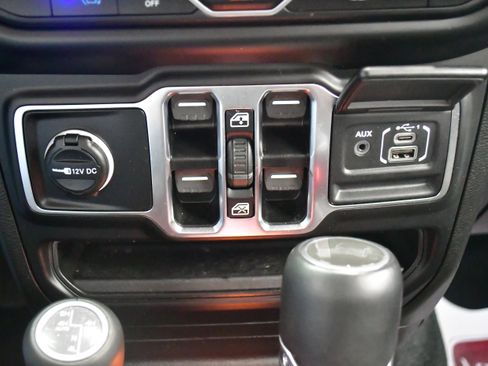 Used 2023 Jeep Wrangler Unlimited Sahara w/ Cold Weather Group AWD/4WD image 27