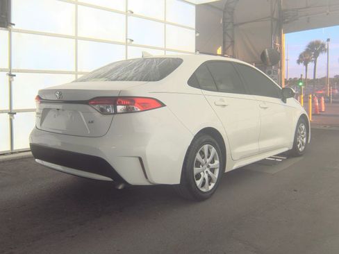Used 2021 Toyota Corolla LE FWD image 7