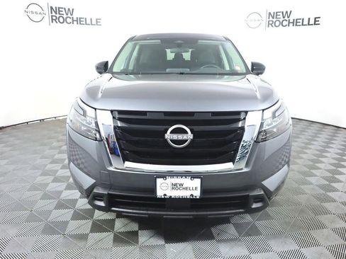 Certified 2025 Nissan Pathfinder S image 3