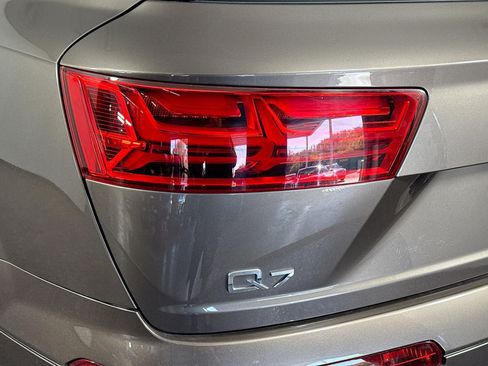 Used 2017 Audi Q7 3.0T Prestige w/ Prestige Package image 36