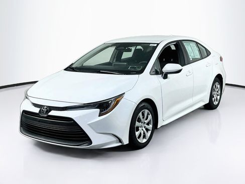 Used 2025 Toyota Corolla LE FWD image 1