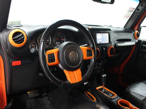 Used 2015 Jeep Wrangler Rubicon AWD/4WD image 2