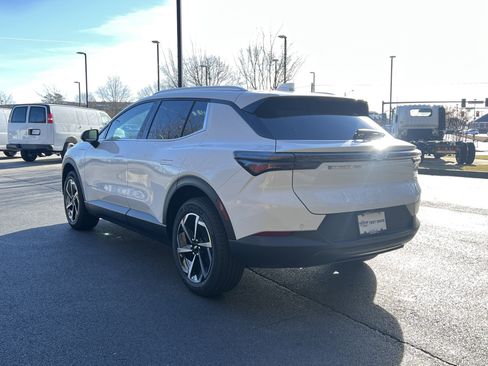 New 2026 Chevrolet Equinox EV LT AWD/4WD image 7