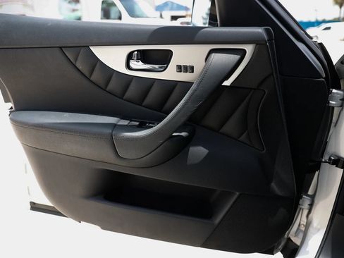 Used 2011 INFINITI FX35 2WD w/ Premium Pkg image 40