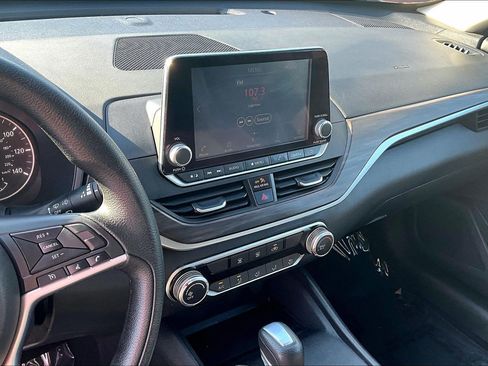 Used 2025 Nissan Altima 2.5 SV FWD image 6