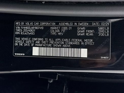 Used 2024 Volvo XC60 T8 Ultimate w/ Climate Package image 38