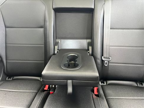 Used 2020 Volkswagen Tiguan SE image 13