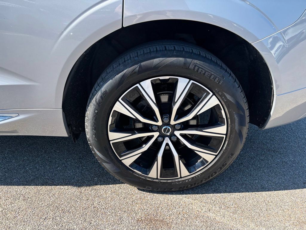 Certified 2023 Volvo XC60 B5 Plus w/ Climate Package AWD/4WD image 33