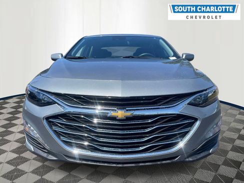 Used 2025 Chevrolet Malibu LT FWD image 2