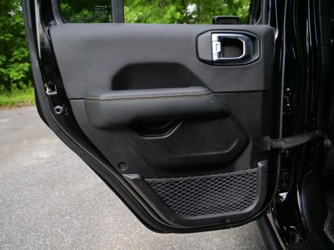 Used 2023 Jeep Gladiator Overland AWD/4WD image 25