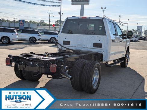 New 2026 Ford F350 4x4 Crew Cab DRW Super Duty image 6