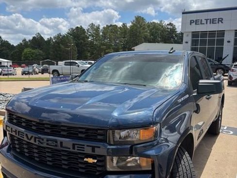 Used 2020 Chevrolet Silverado 1500 Custom w/ Custom Value Package RWD image 3
