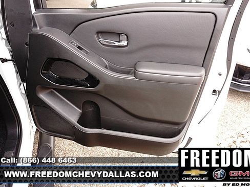 Used 2023 Nissan Frontier SV w/ Midnight Edition Package RWD image 34