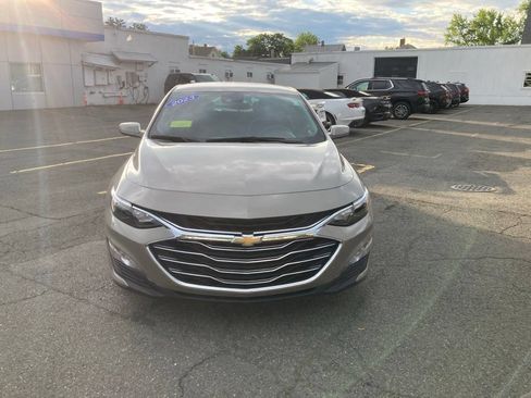 Used 2023 Chevrolet Malibu LT FWD image 2