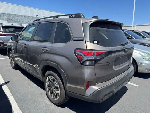 Used 2025 Subaru Forester Premium AWD/4WD image 4