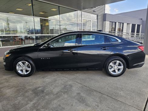 Used 2024 Chevrolet Malibu LT image 2