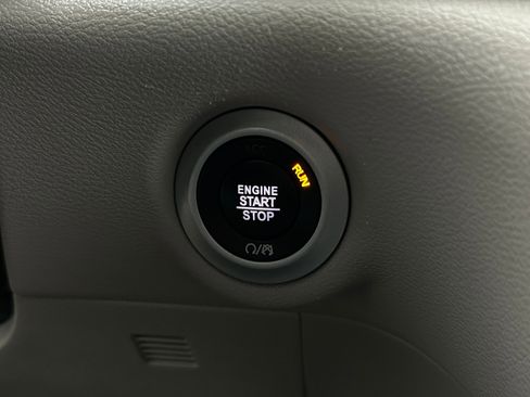 Used 2022 Chrysler Pacifica Touring-L FWD image 12