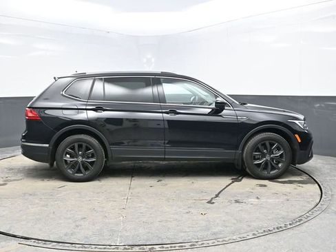 Used 2024 Volkswagen Tiguan SE image 8