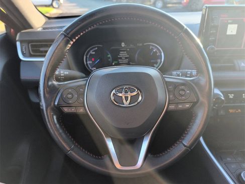 Used 2021 Toyota RAV4 SE image 19