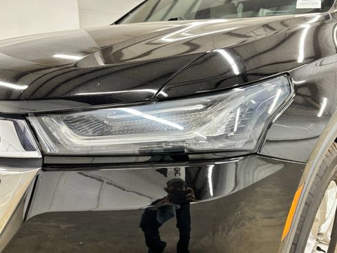 Used 2023 Chevrolet Traverse LS FWD image 8