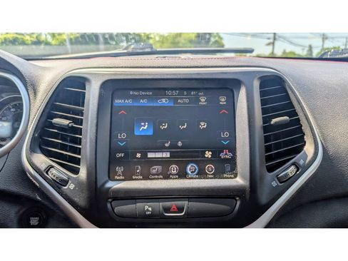 Used 2018 Jeep Cherokee Trailhawk w/ Comfort/Convenience Group image 27