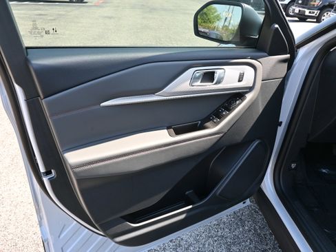 New 2026 Ford Explorer Active RWD image 14