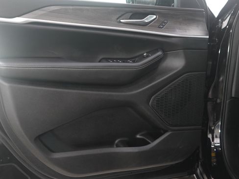 Used 2025 Jeep Grand Cherokee L Limited w/ Black Appearance Package image 21