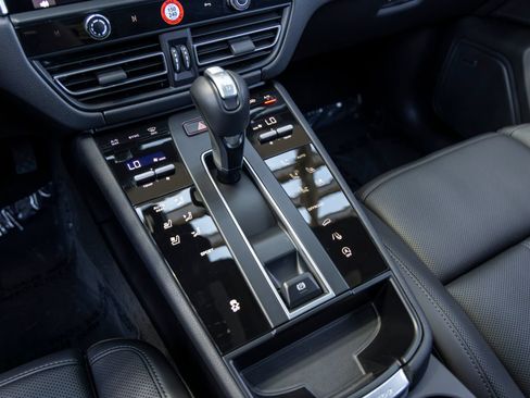 Certified 2026 Porsche Macan AWD/4WD image 45