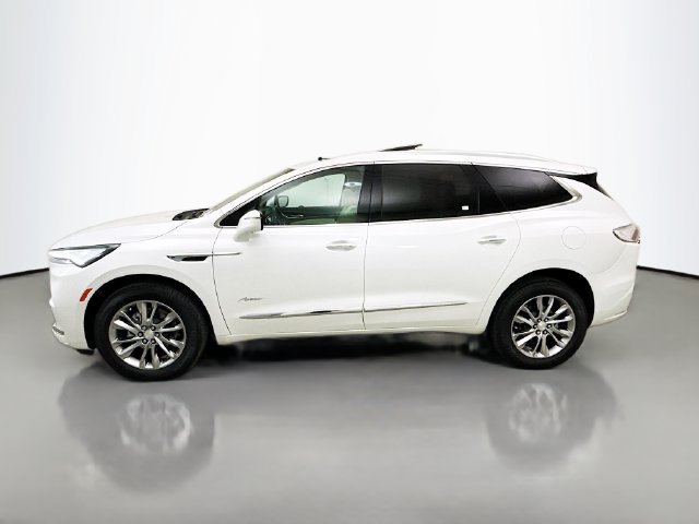 Used 2022 Buick Enclave Avenir w/ Avenir Technology Package FWD image 4