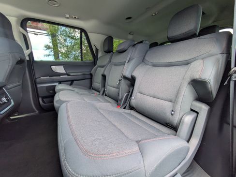 Used 2025 Ford Expedition Max Active AWD/4WD image 12