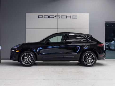 Certified 2026 Porsche Macan AWD/4WD image 2