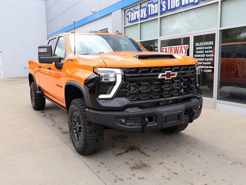 New 2026 Chevrolet Silverado 2500 ZR2 w/ ZR2 Bison Edition AWD/4WD image 2