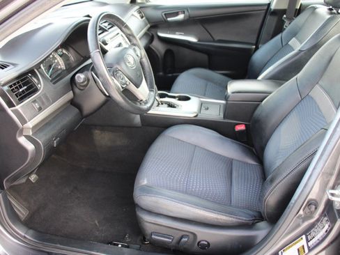Used 2014 Toyota Camry SE image 11