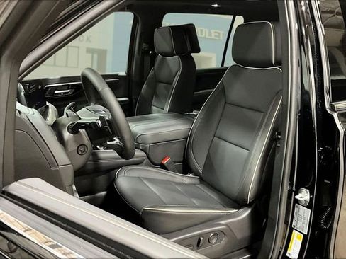 New 2026 Chevrolet Suburban Premier AWD/4WD image 9
