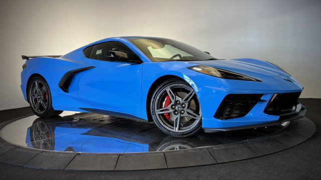 Used 2025 Chevrolet Corvette Stingray Premium Cpe w/ Z51 Performance Package RWD image 2