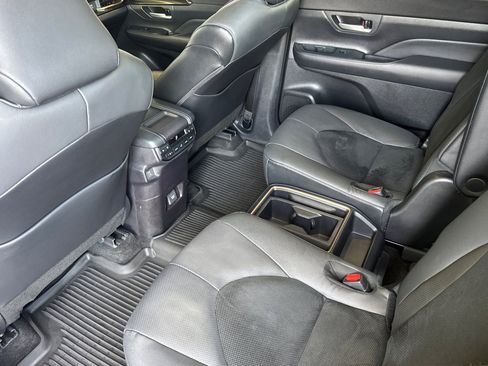 Used 2025 Toyota Grand Highlander AWD Hybrid image 13