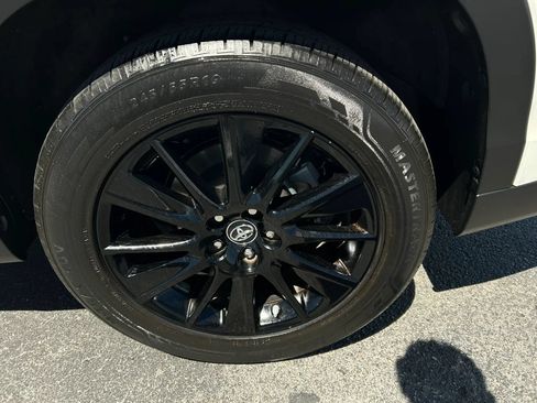 Used 2019 Toyota Highlander SE w/ Carpet Mat Package (TMS) FWD image 23