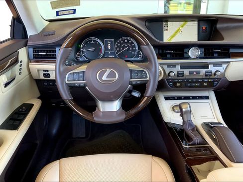Used 2018 Lexus ES 350 w/ Luxury Package w/Wood Trim FWD image 6