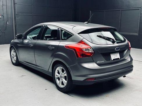 Used 2014 Ford Focus SE w/ SE Winter Package FWD image 5