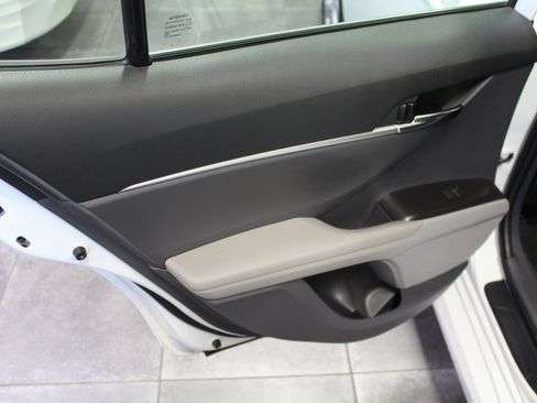 Used 2022 Toyota Camry LE image 20