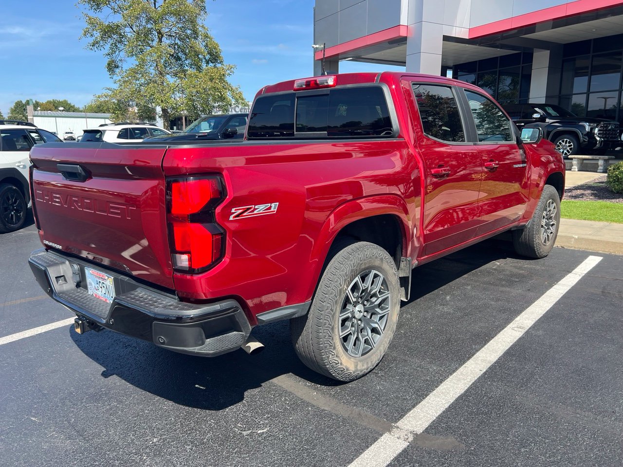 Used 2023 Chevrolet Colorado Z71 w/ Z71 Convenience Package 2 AWD/4WD image 3