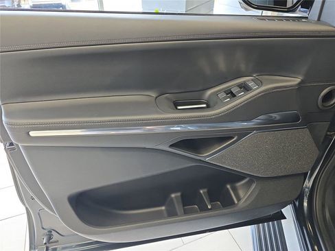 New 2026 Lincoln Navigator Reserve w/ Jet Appearance Package AWD/4WD image 16