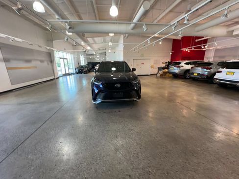 Used 2025 Toyota Highlander XSE AWD/4WD image 15