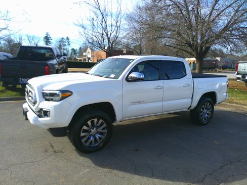 Used 2023 Toyota Tacoma Limited image 8